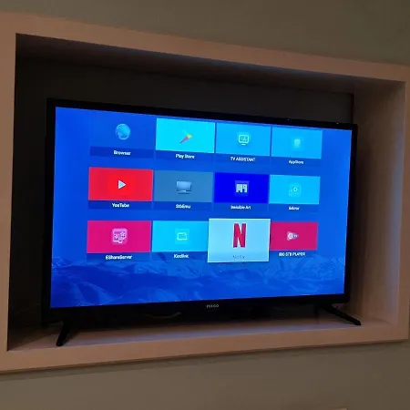 Riverside Elegance In The Heart Of