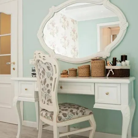 Riverside Elegance In The Heart Of *