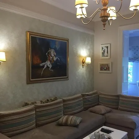 Riverside Elegance In The Heart Of Lejlighed