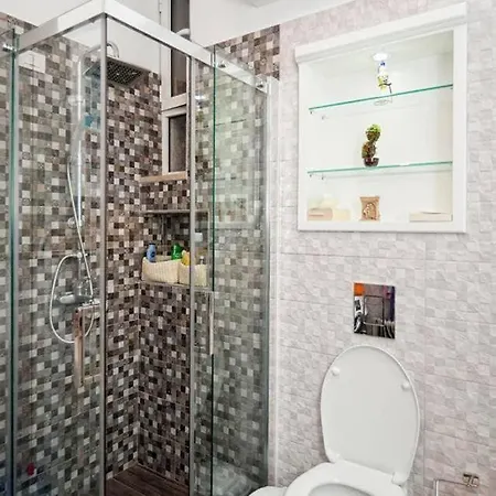 Riverside Elegance In The Heart Of Apartman *