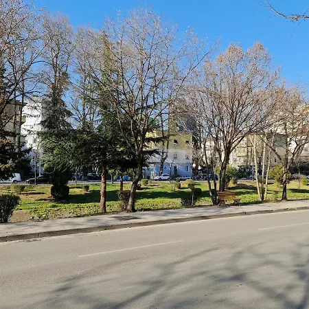 Апартаменты Riverside Elegance In The Heart Of Тирана