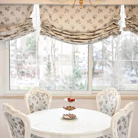 Riverside Elegance In The Heart Of Апартаменты *