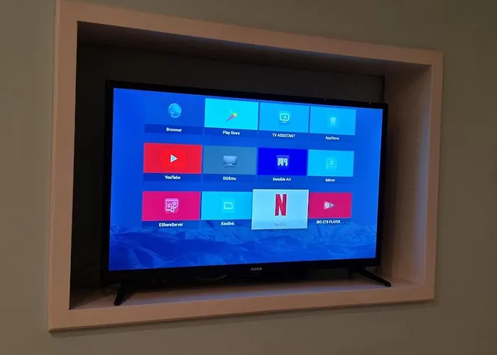 Riverside Elegance In The Heart Of