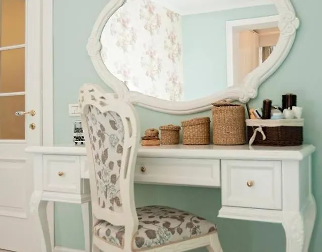 Riverside Elegance In The Heart Of *