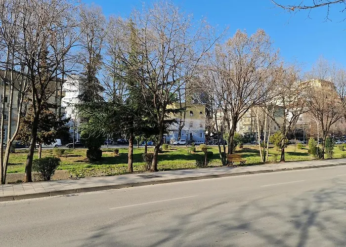 Lägenhet Riverside Elegance In The Heart Of Tirana